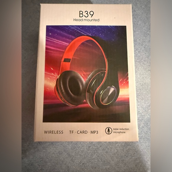 B39 Wireless Headset in White - Picture 2 of 5